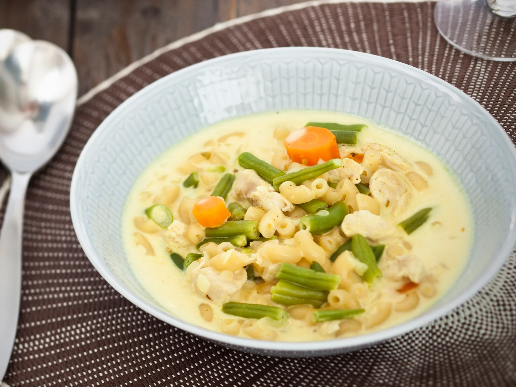 Juustoinen broileri-pastakeitto