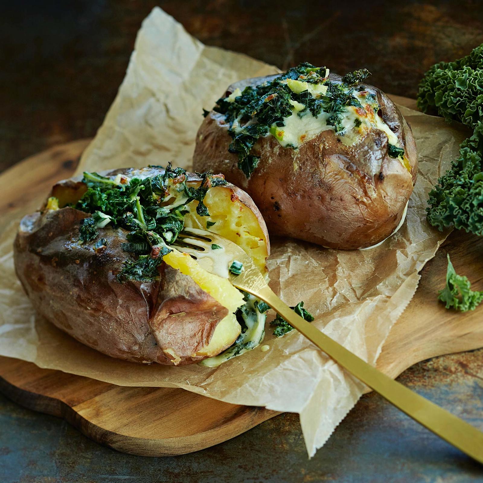 Uuniperunat ja lehtikaalitäyte