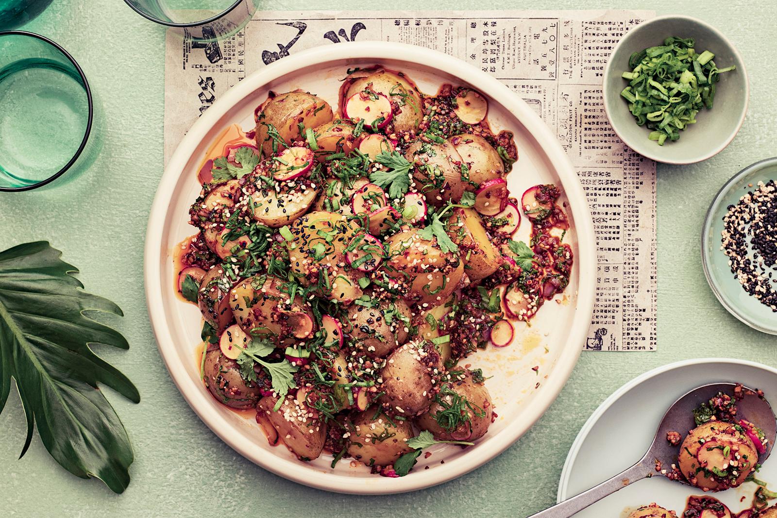 Aasialainen perunasalaatti