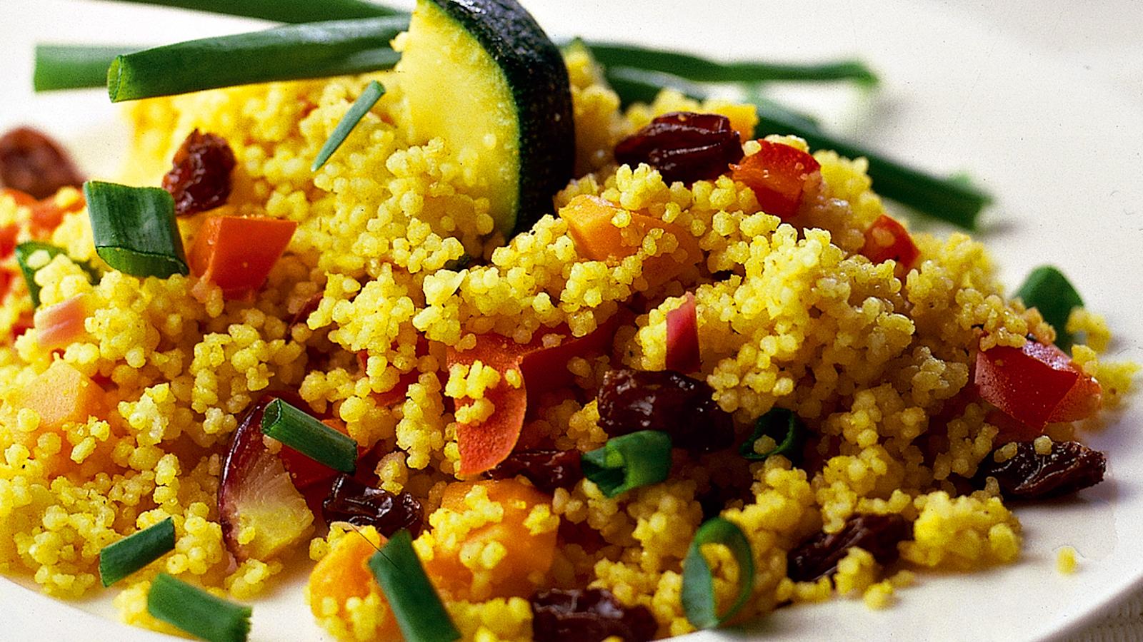 Lämmin kuskus-vihannessalaatti