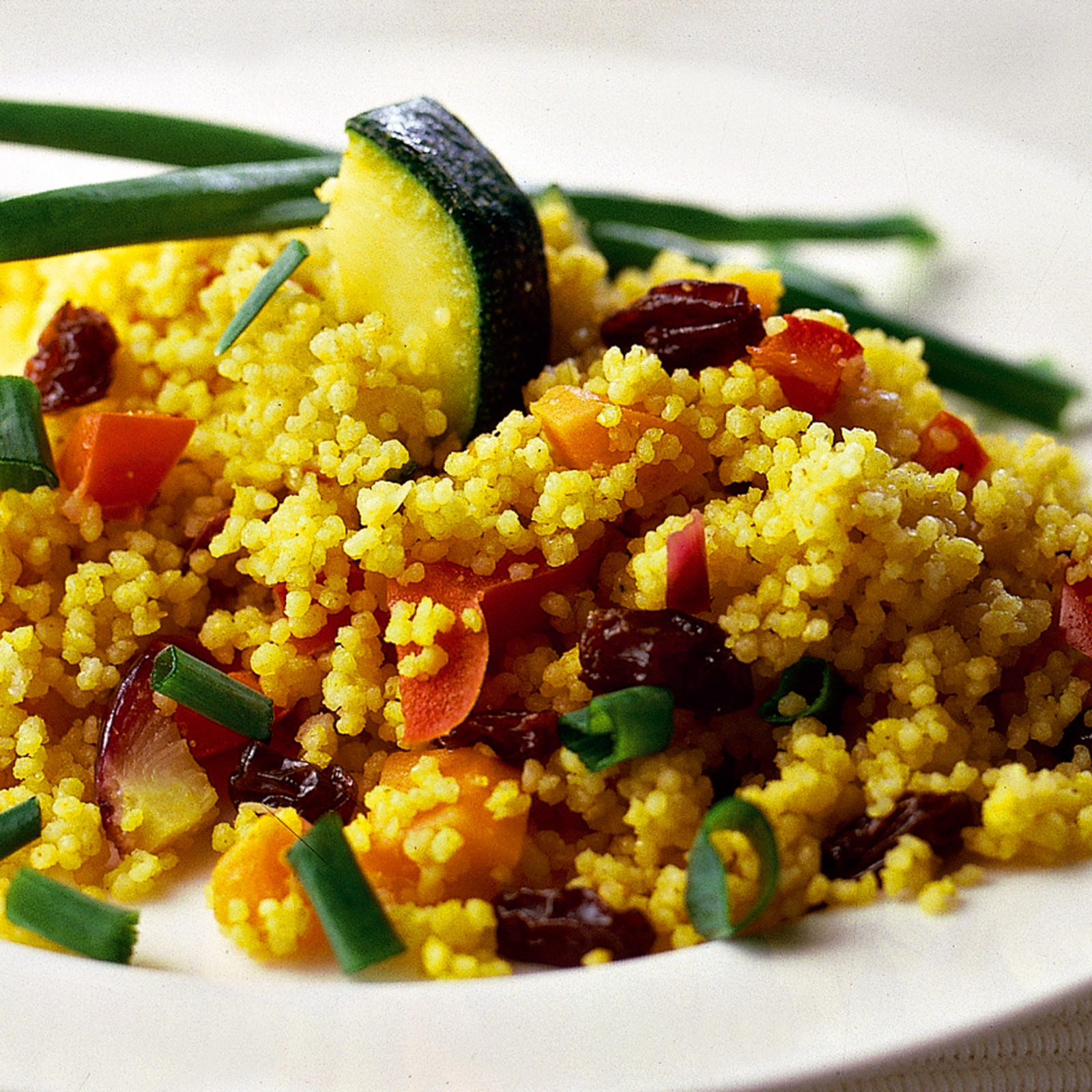 Lämmin kuskus-vihannessalaatti