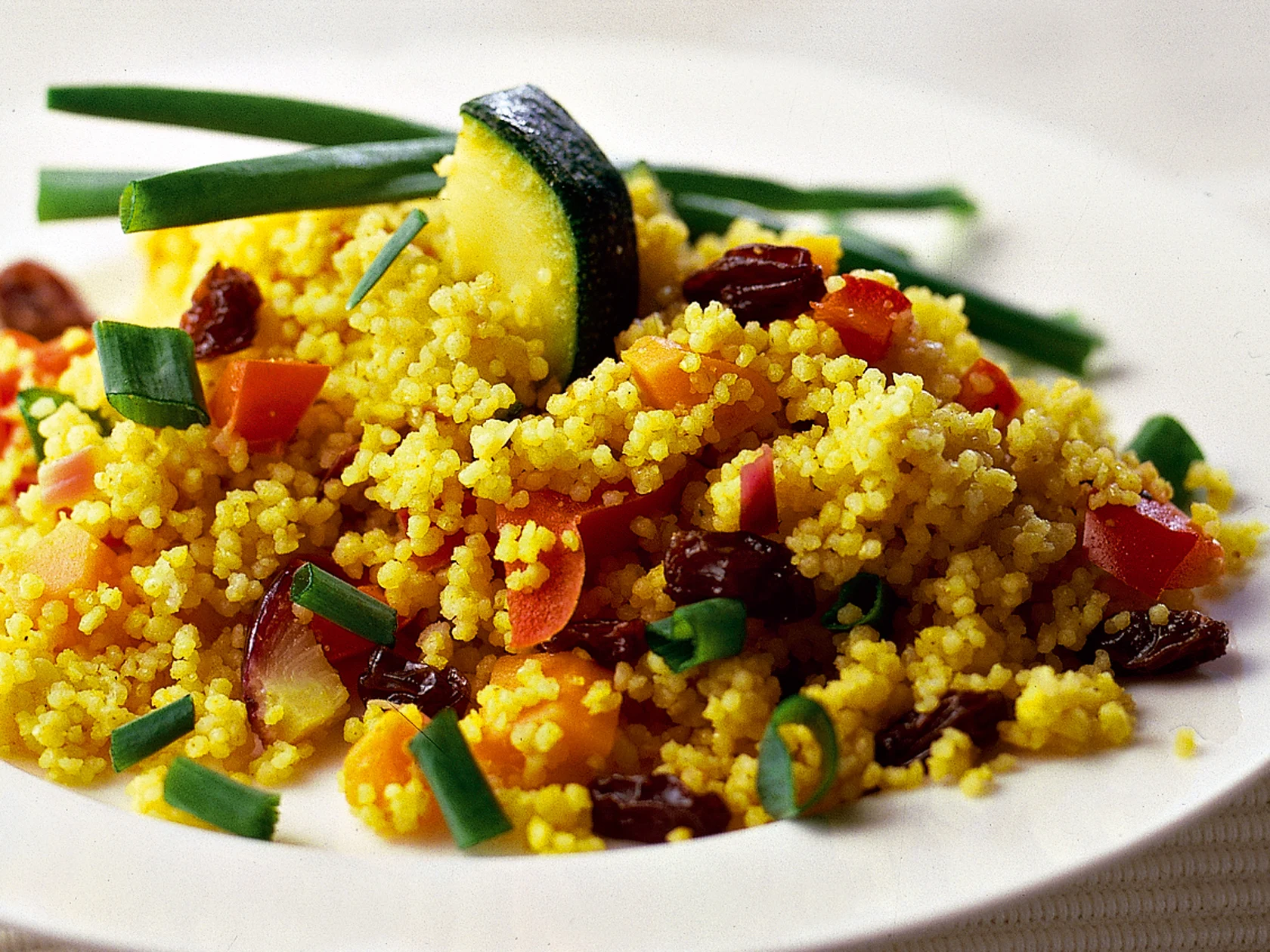 Lämmin kuskus-vihannessalaatti