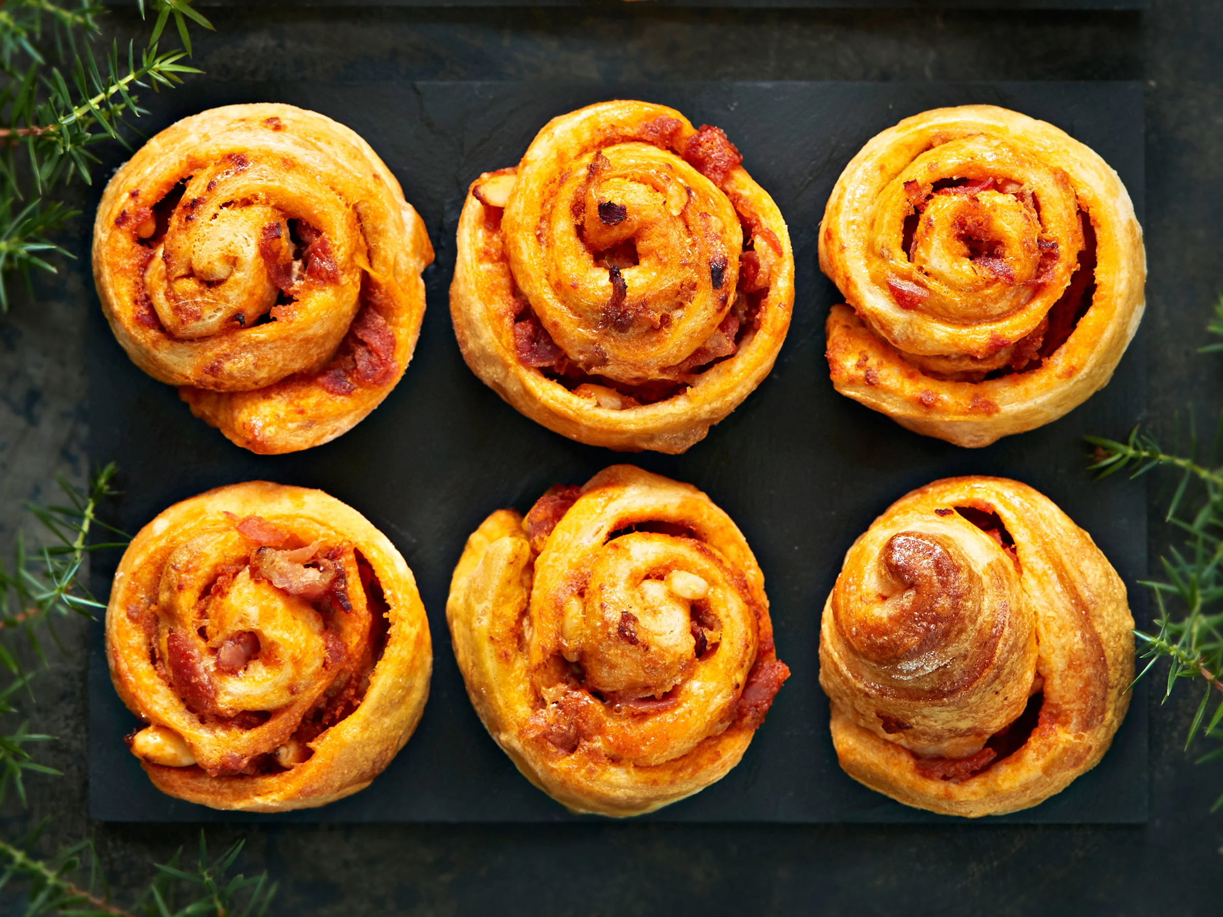 Pesto-kinkkukierteet