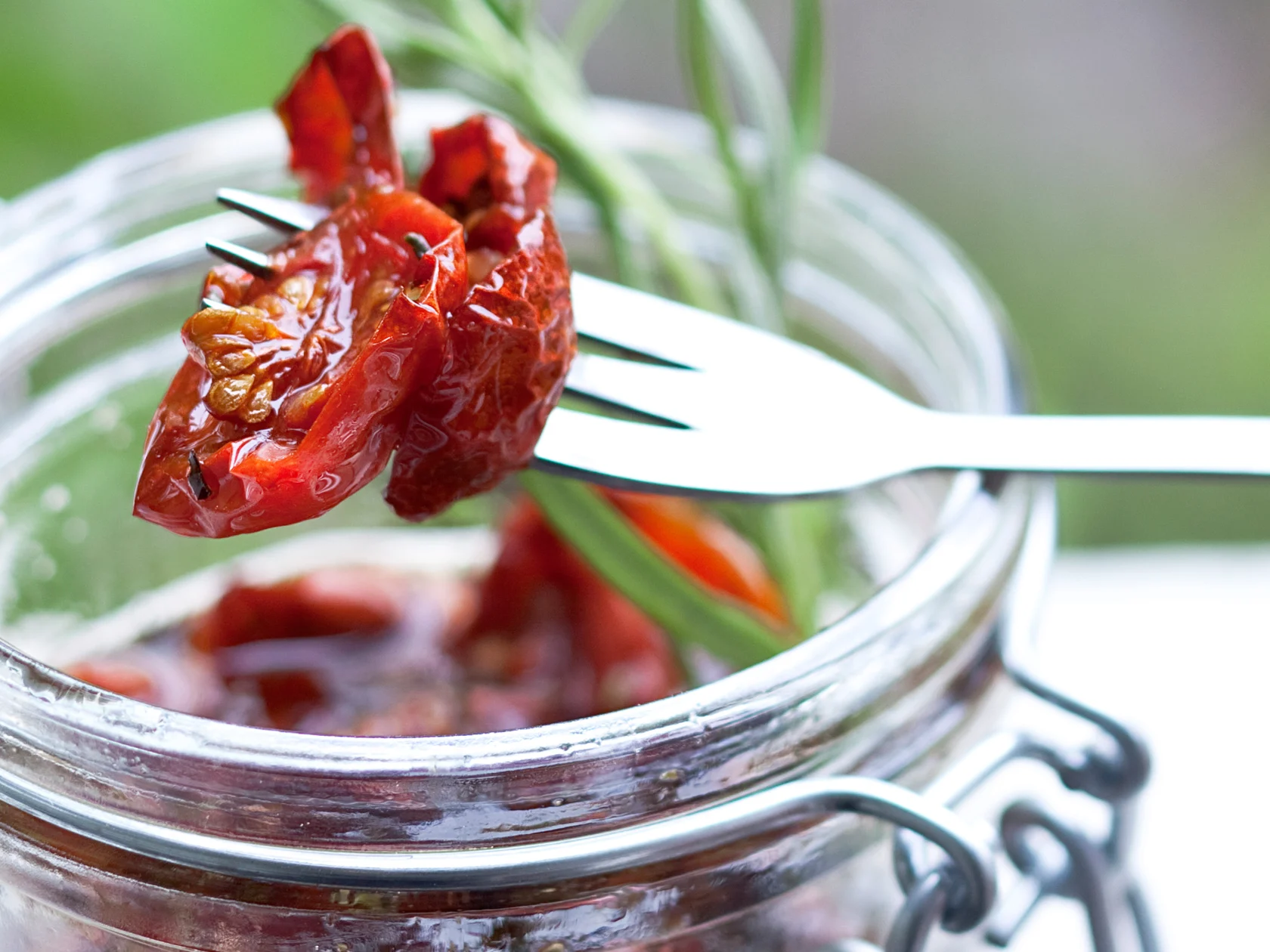 Marinoidut kirsikkatomaatit