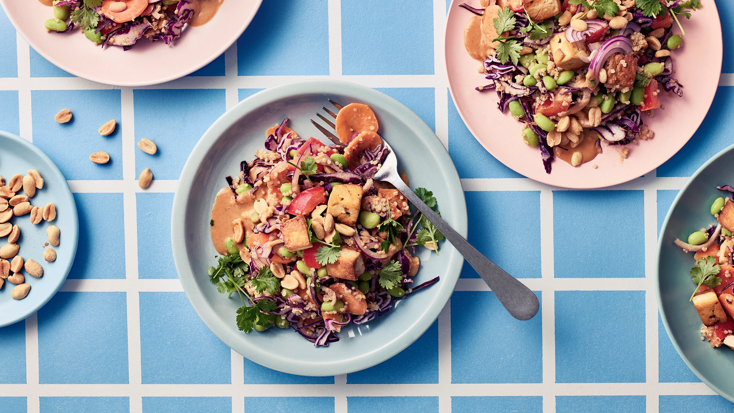 Värikäs edamamesalaatti