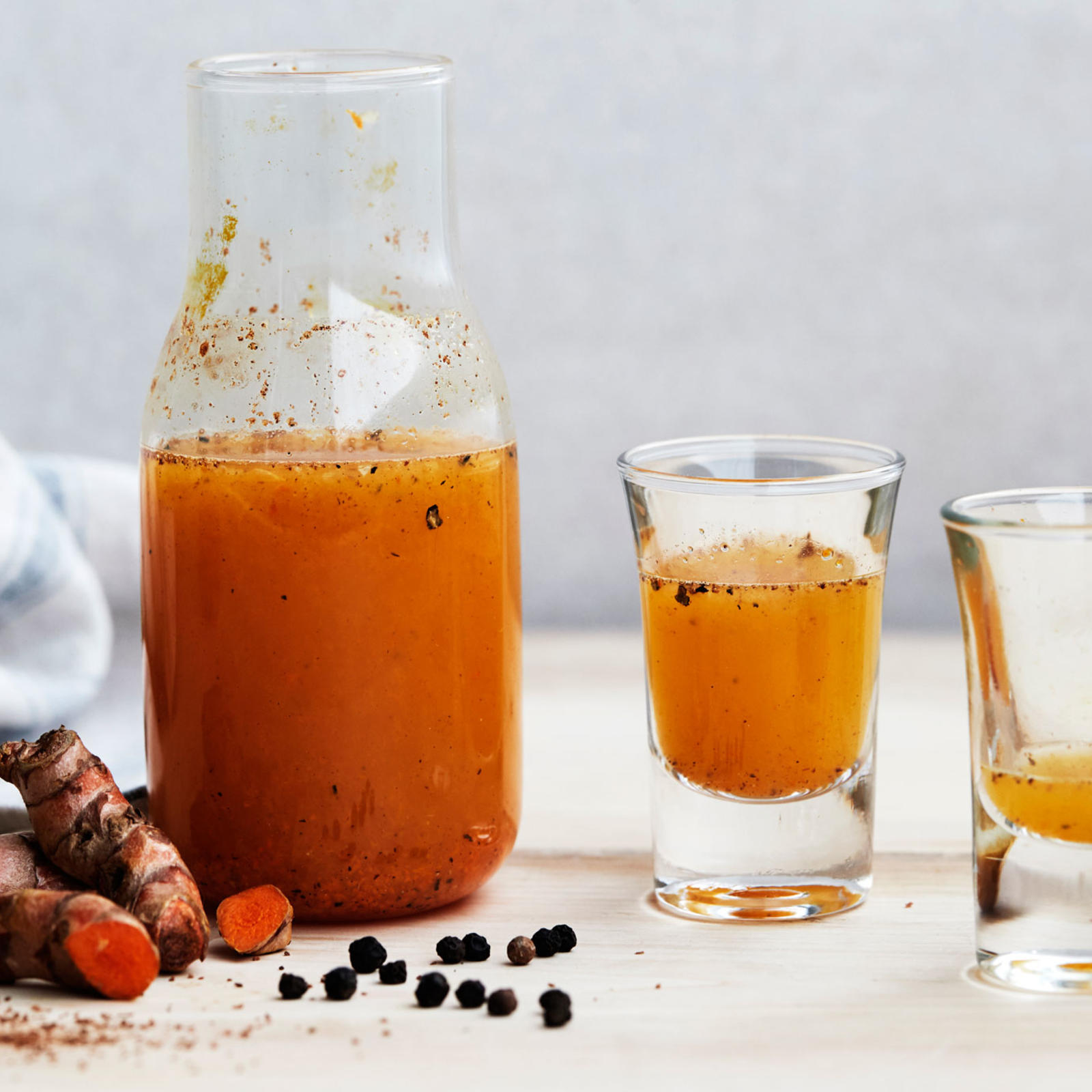 Piristävä kurkumashotti