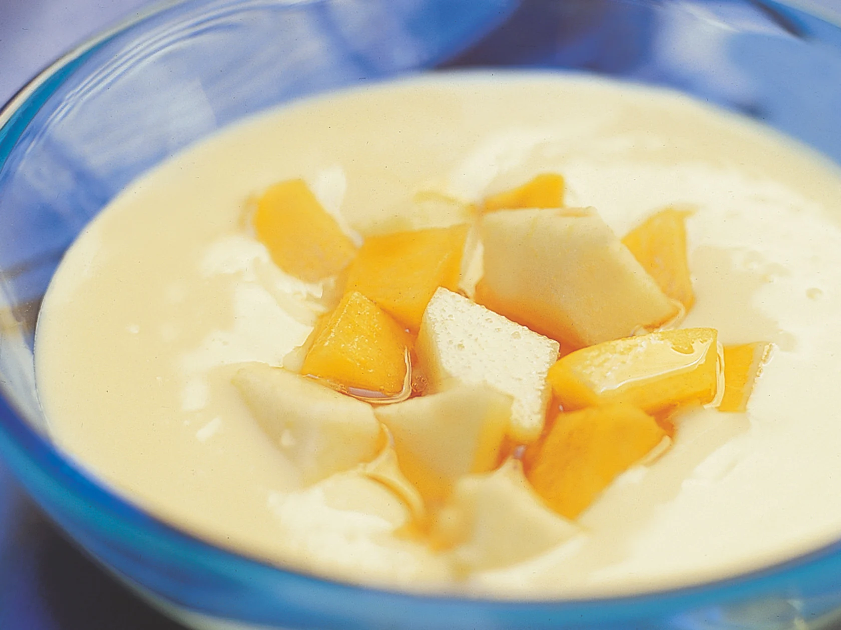 Vaniljavanukas ja hunajaiset hedelmät