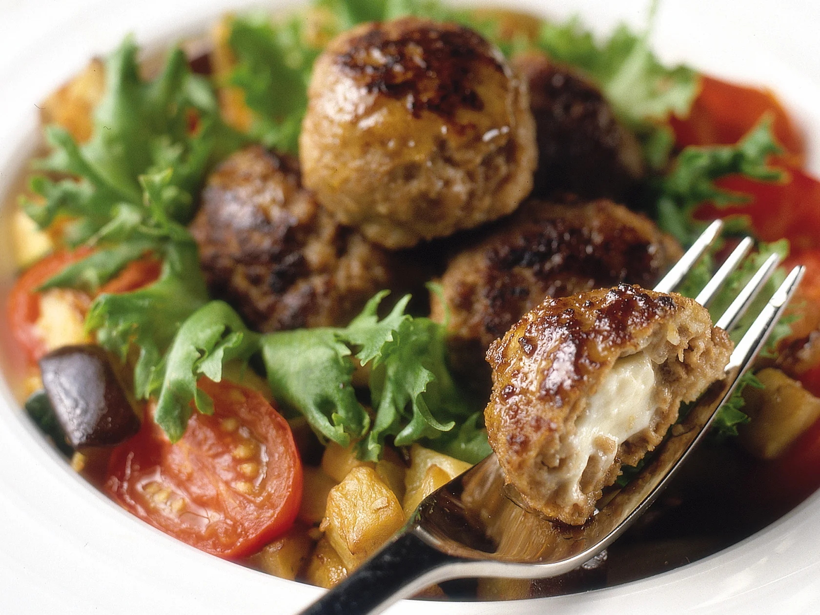 Fetalla täytetyt lihapullat