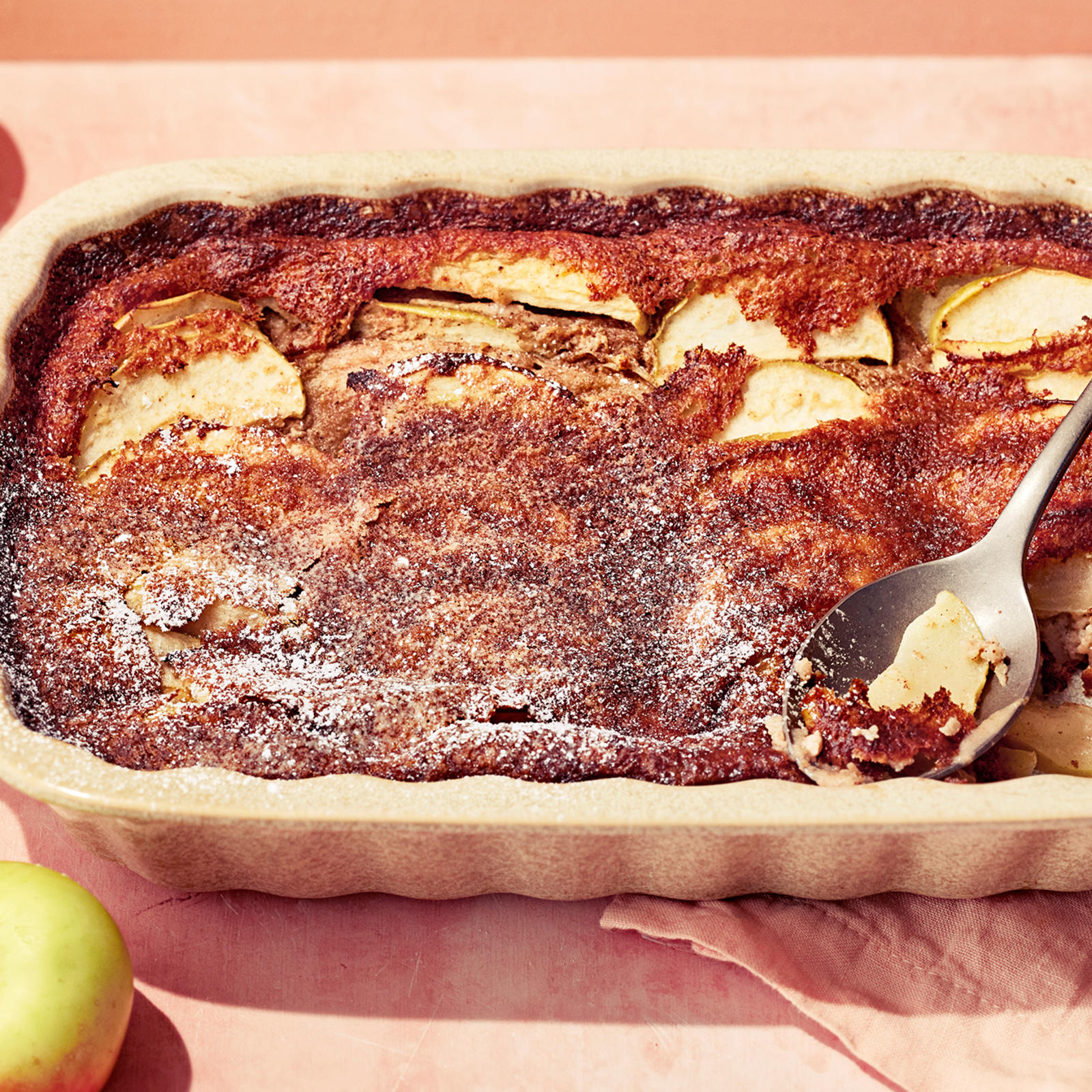 Omena-clafoutis eli ranskalainen omenapannukakku