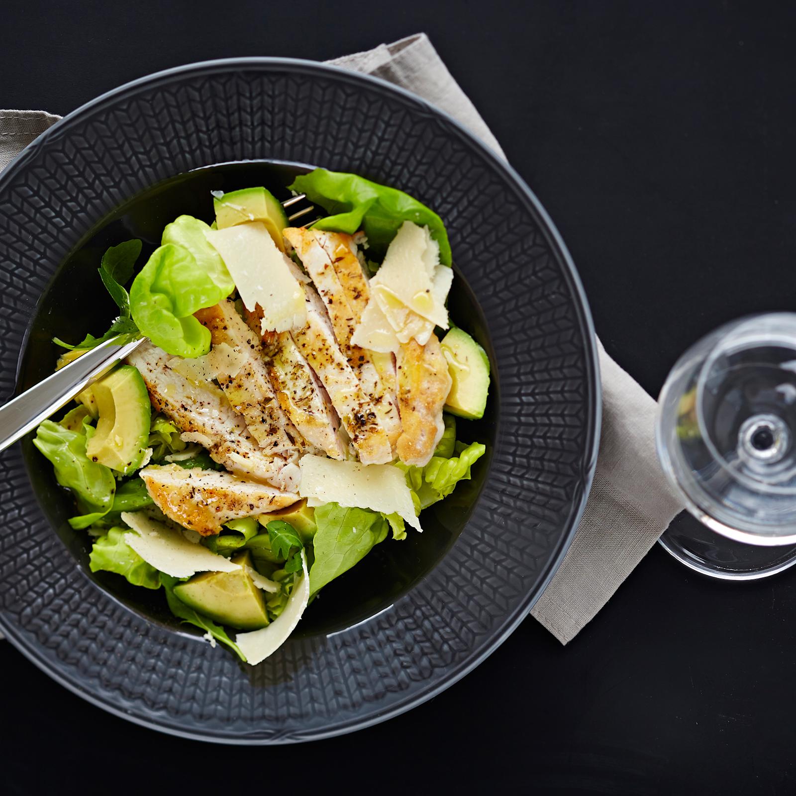 Kana avokadosalaatti