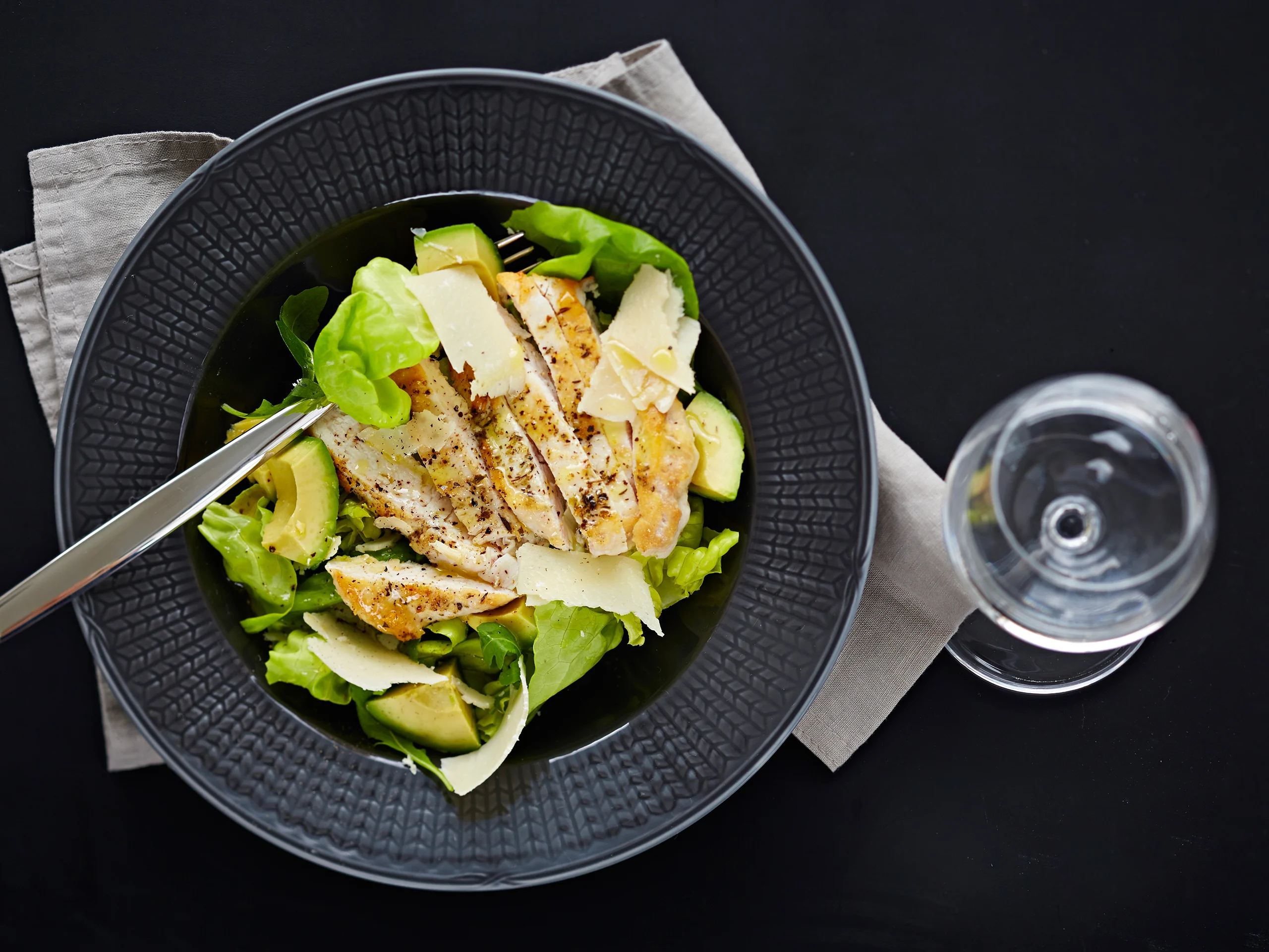 Kana-avokadosalaatti