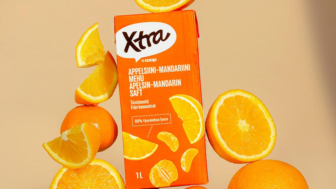 Kuvassa Xtran mehupurkki ja hedelmiä.