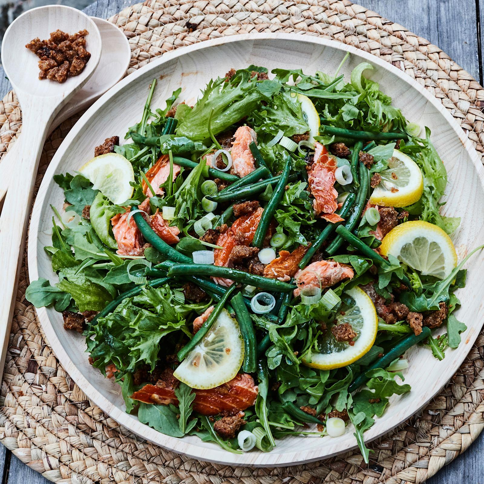 Simppeli savulohisalaatti