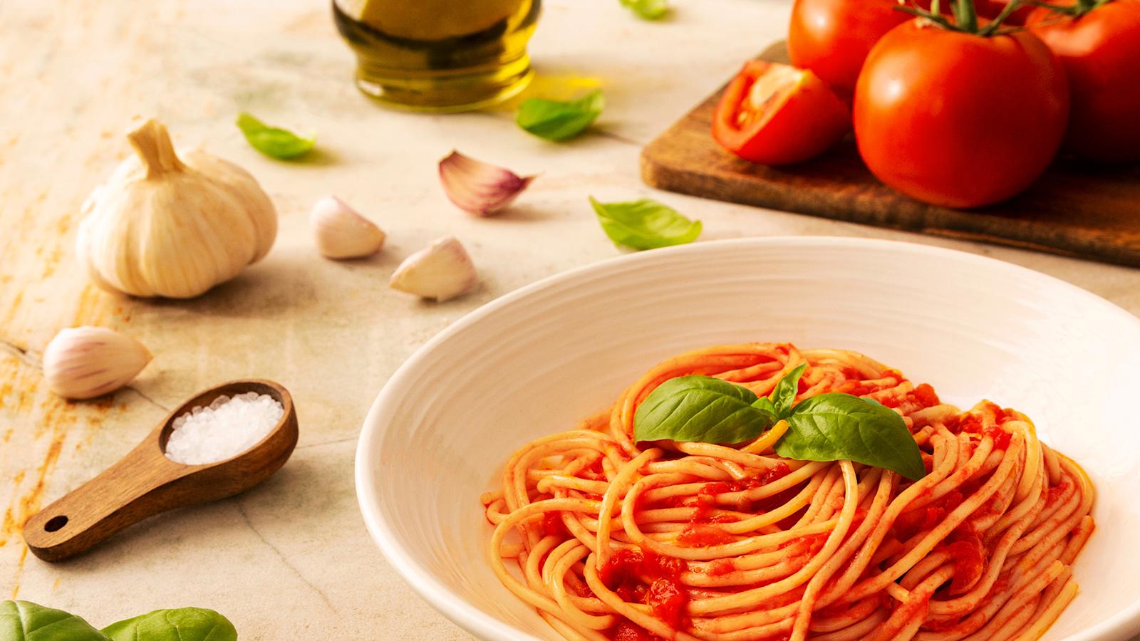 Spagettia tomaattikastikkeessa