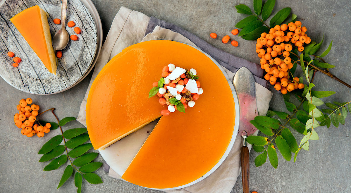 Tyrni-valkosuklaakakku