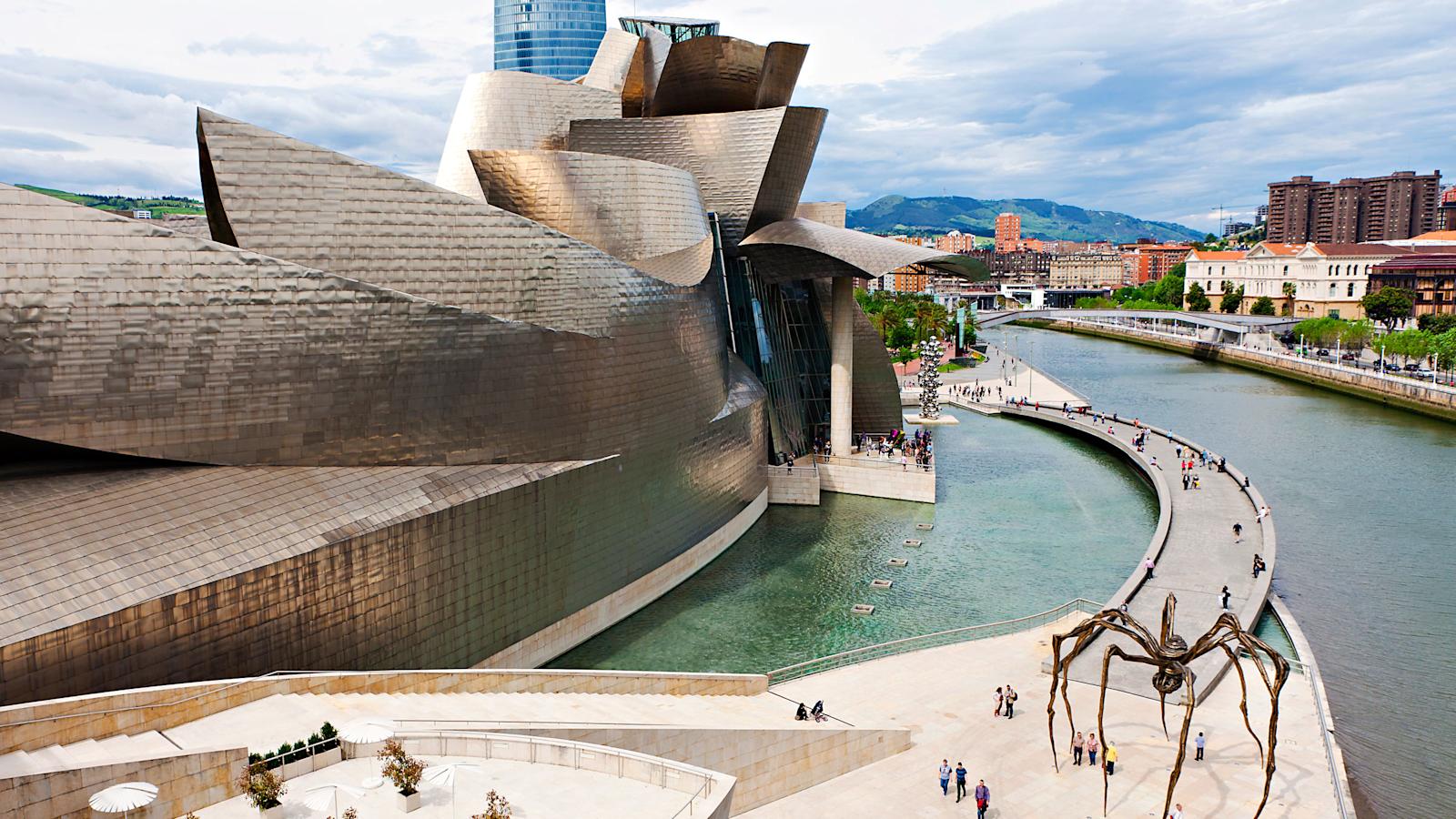 Guggenheimin modernin taiteen museon on suunnitellut arkkitehti Frank Gehry. Museo sopii myös lapsille.