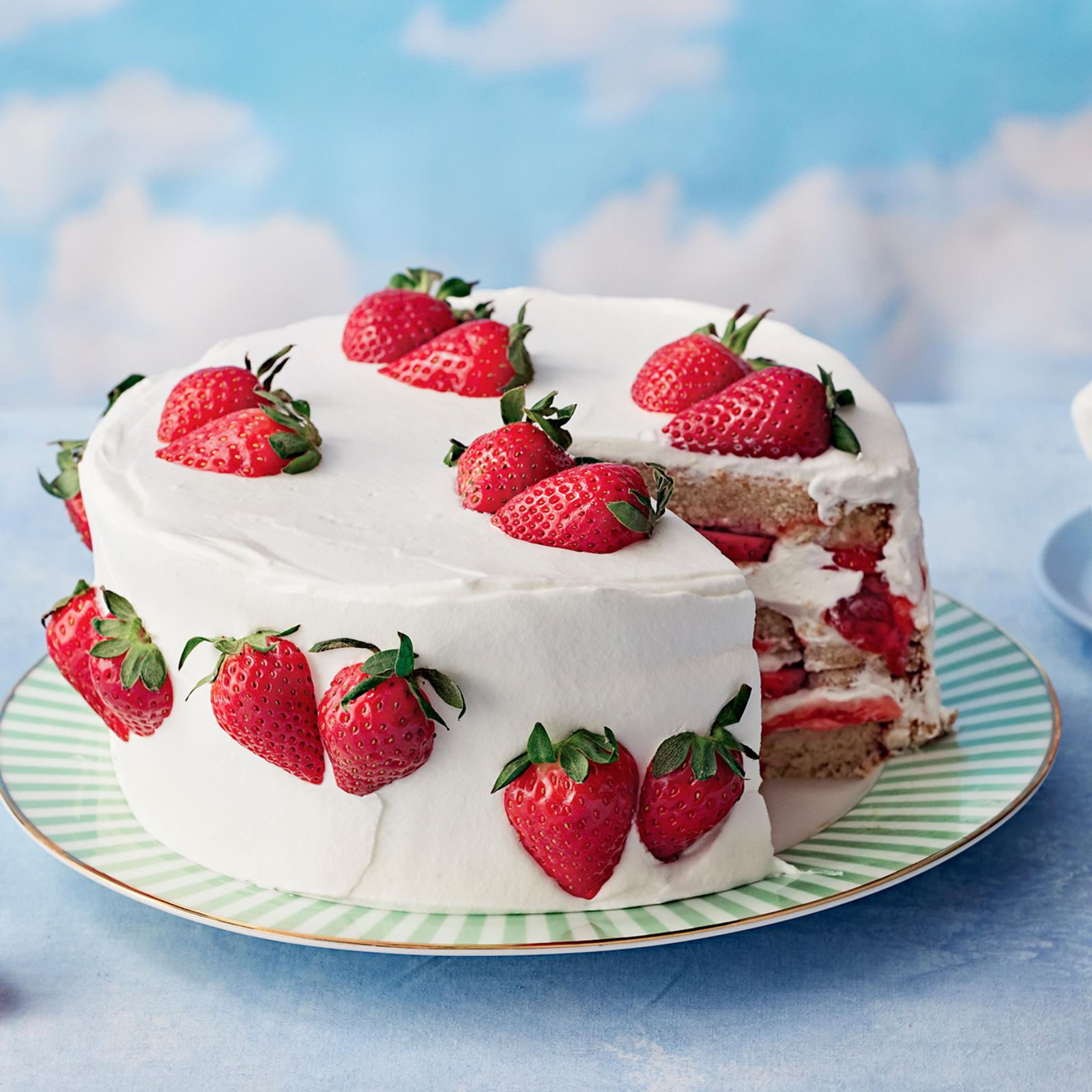 Vegaaninen mansikkakakku