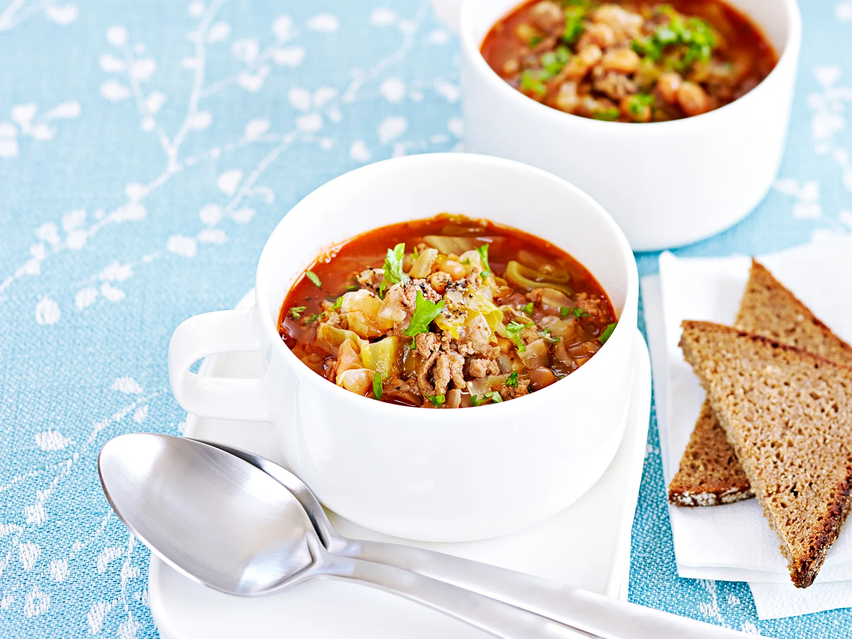 Sakea jauheliha-kaalikeitto