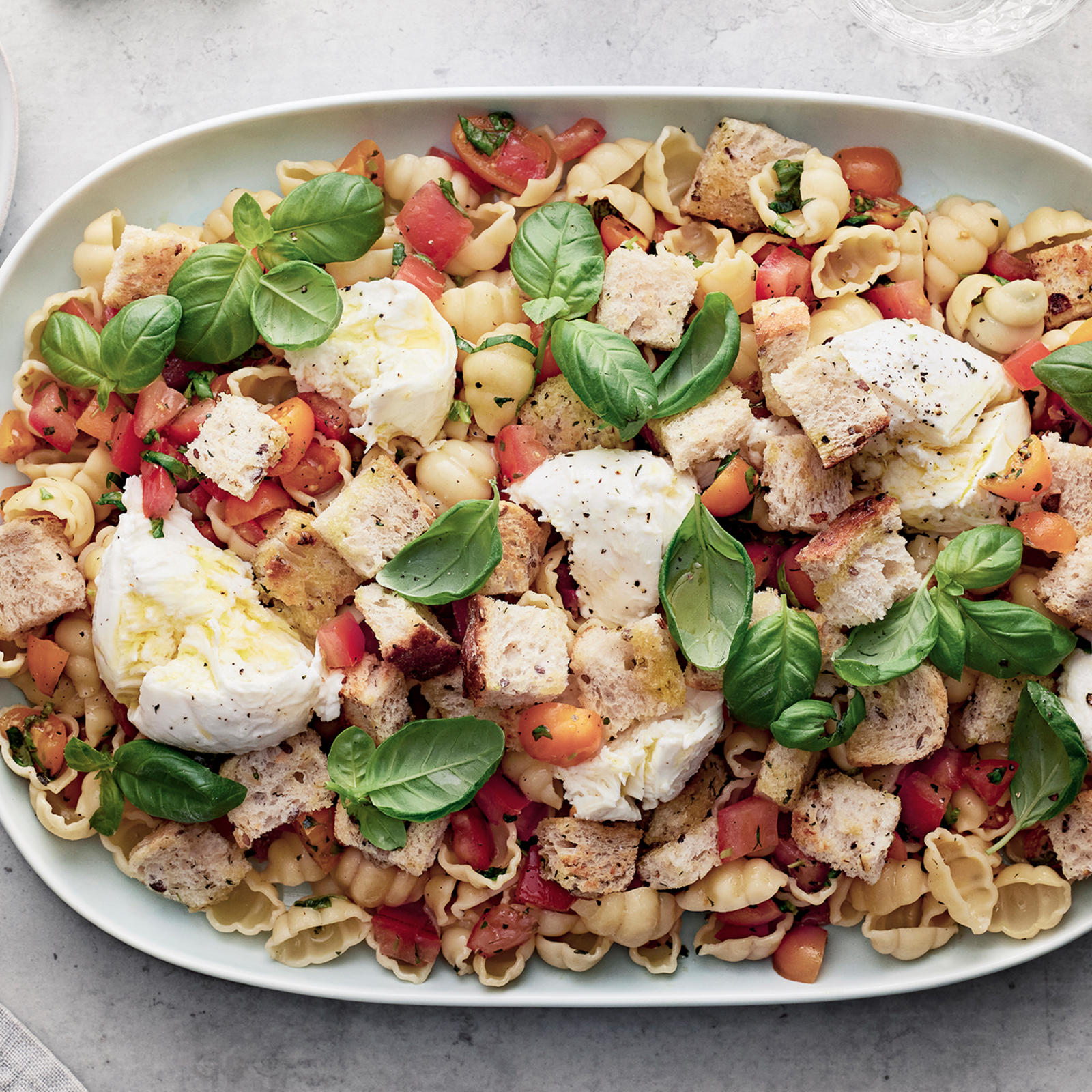 Bruschetta-pastasalaatti