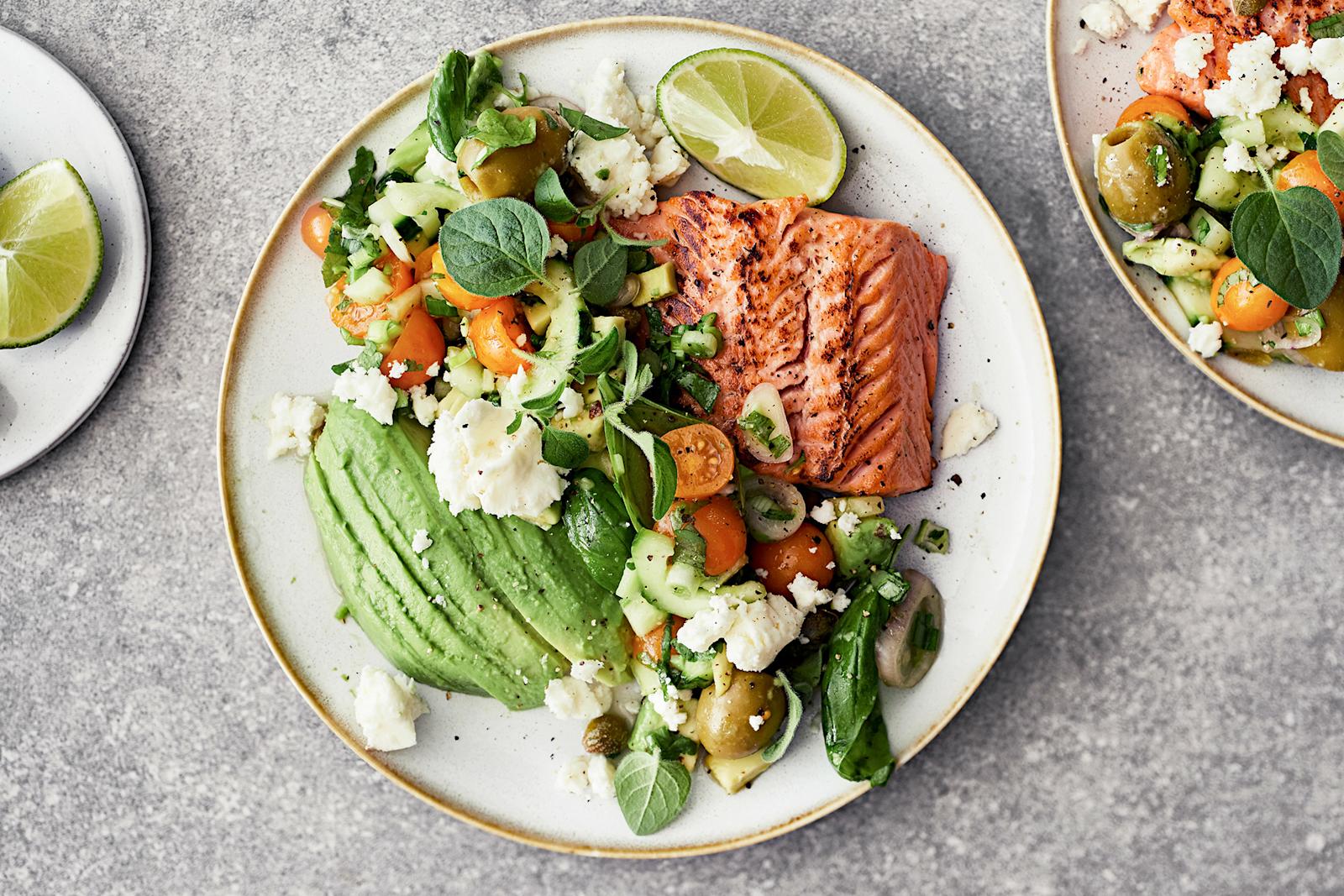 Kreikkalainen lohisalaatti