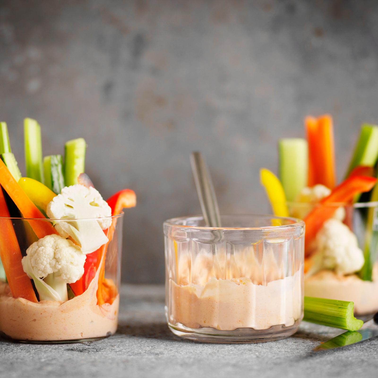 Värikkäät dippikipot