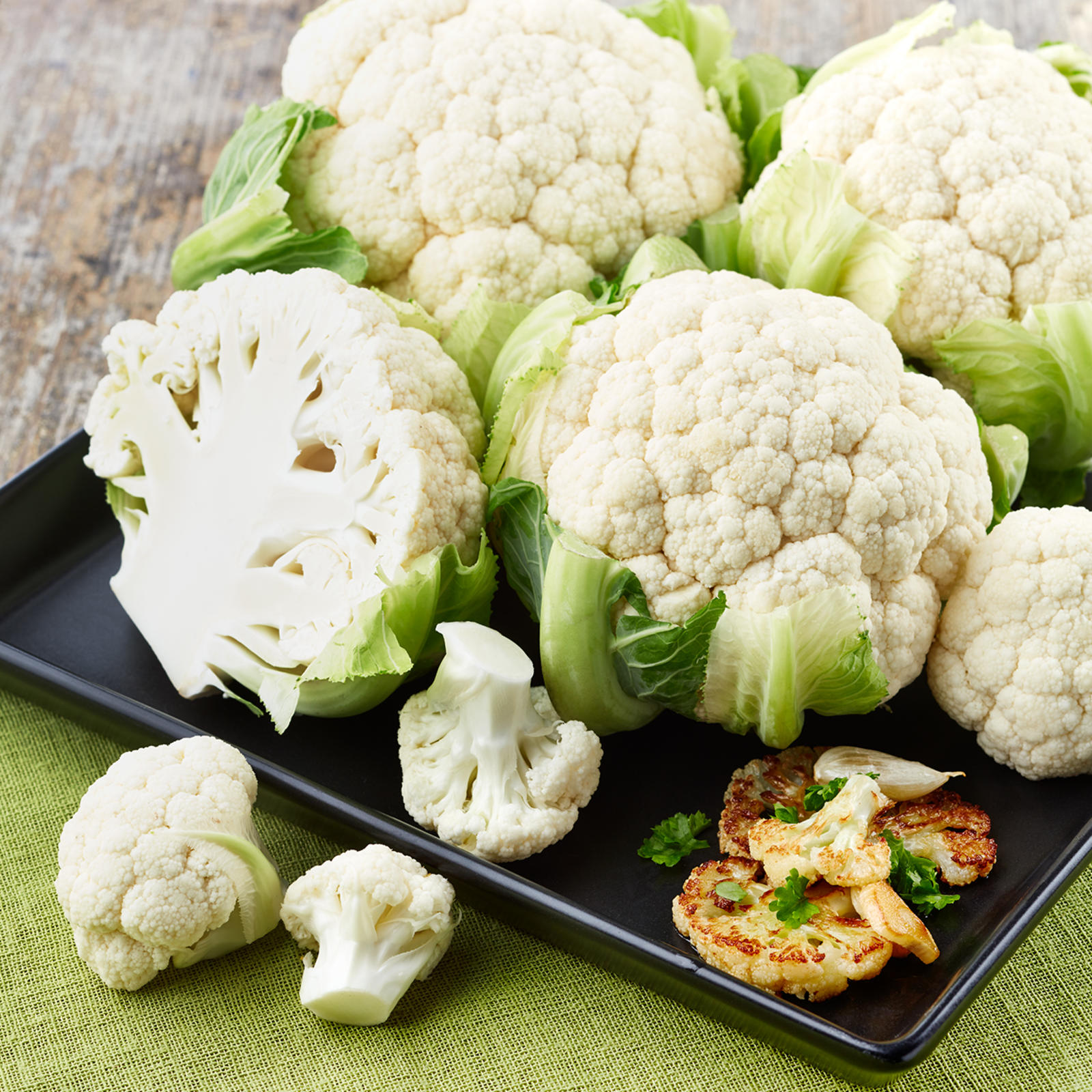 Runsaasti C-vitamiinia, kalsiumia, proteiinia ja kuitua sisältävä kukkakaali on mainio kasvis ruoanlaittoon