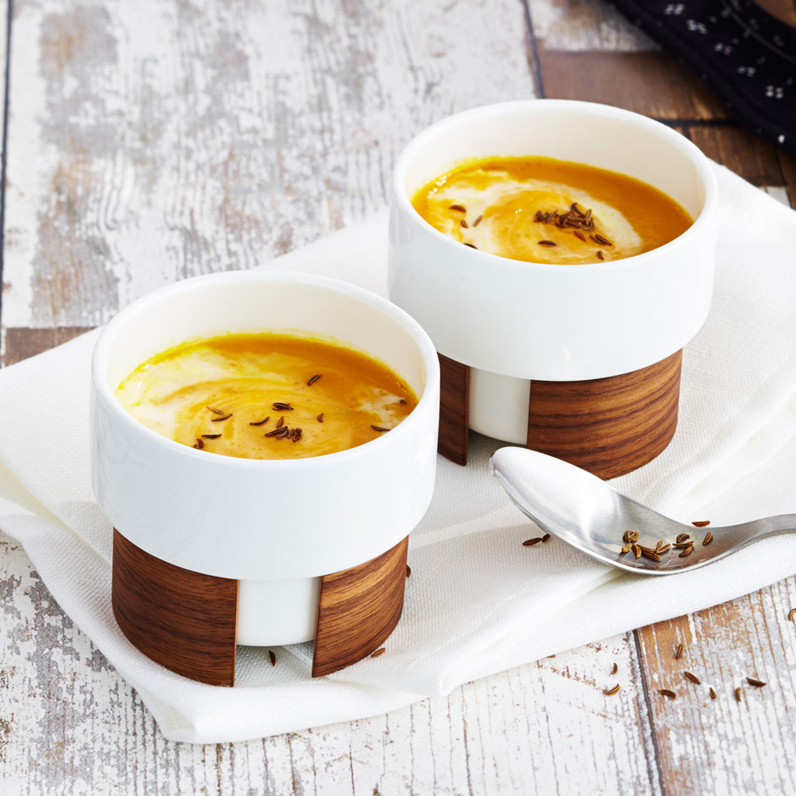 Mausteinen porkkana-bataattikeitto