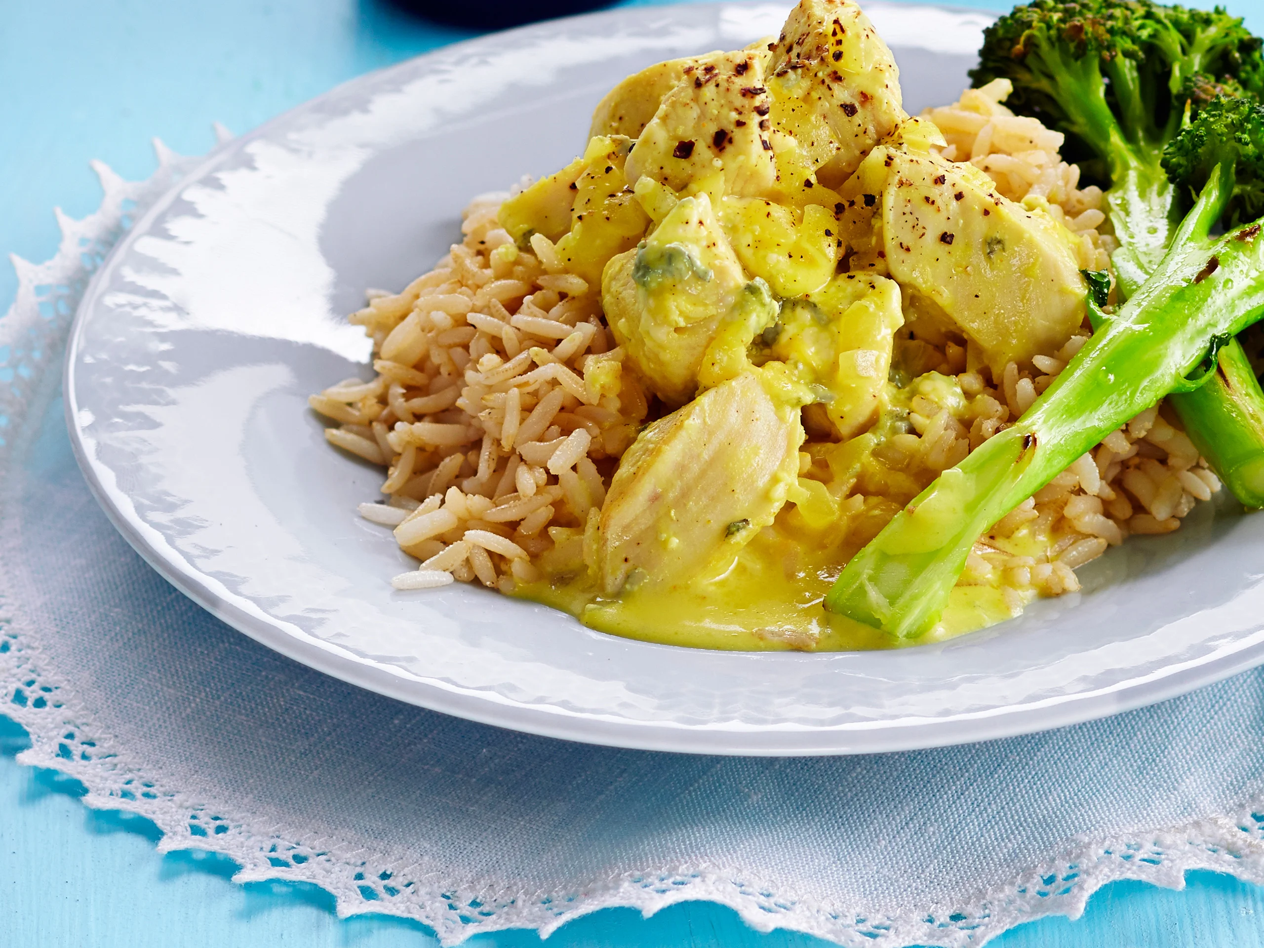 Sinihomejuusto-broilerikastike