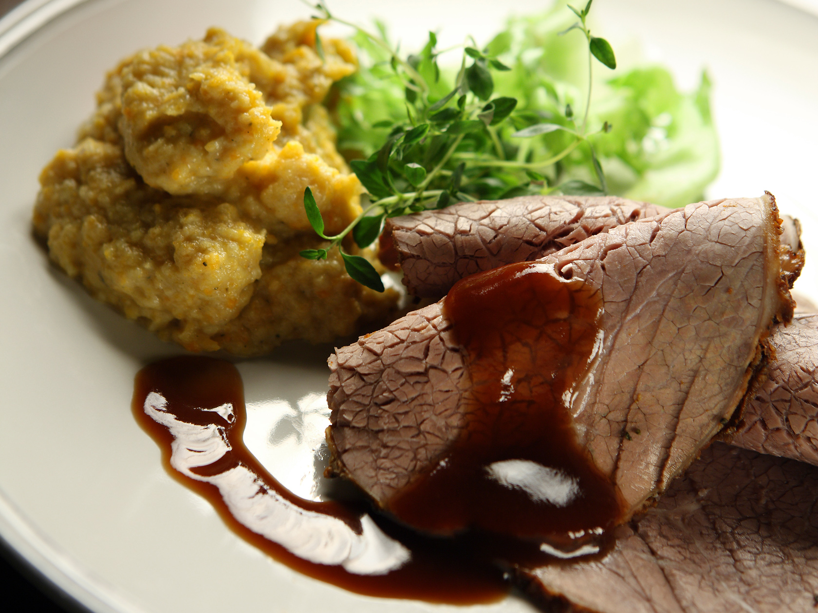 Uunipaisti ja viinikastike