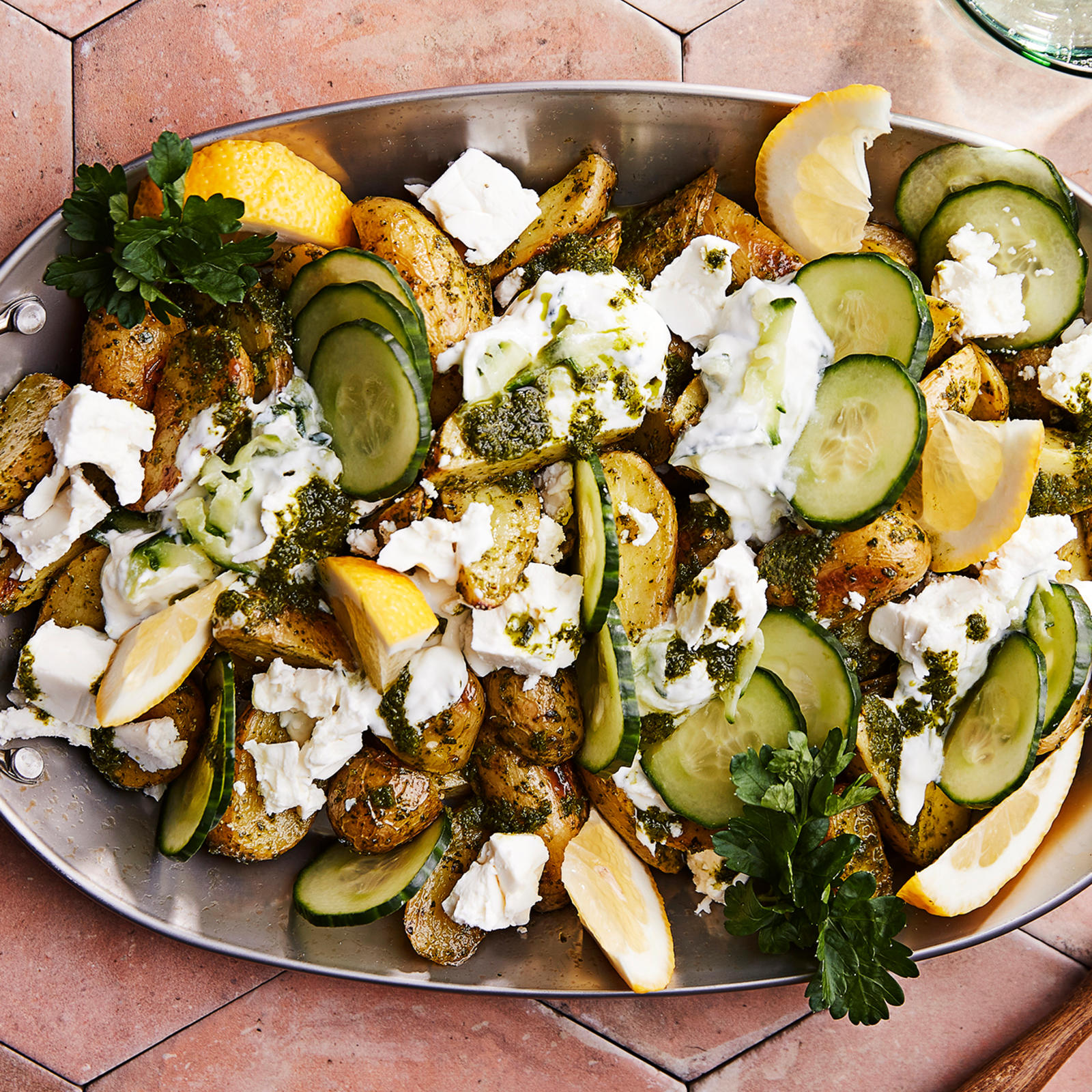 Paahdettu perunasalaatti tsatsikilla