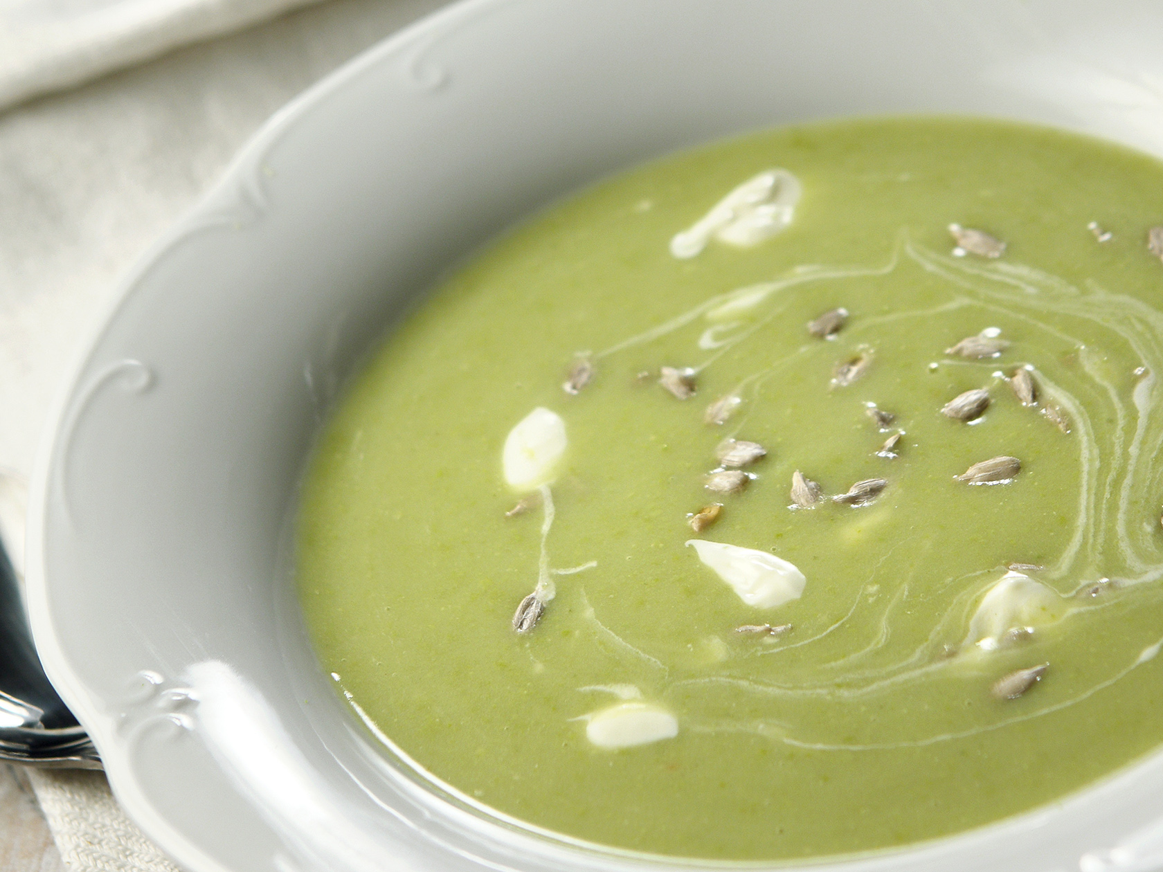 Peruna-hernesosekeitto