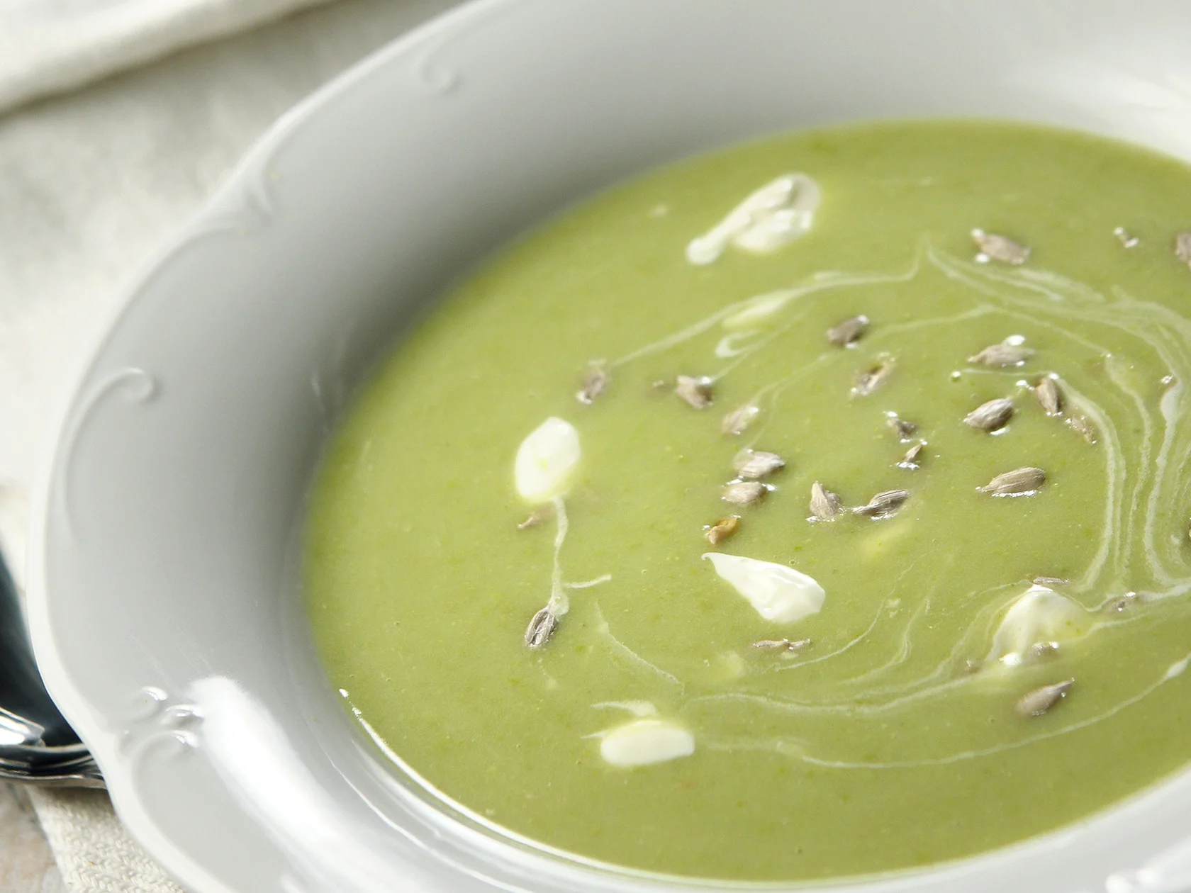 Peruna-hernesosekeitto