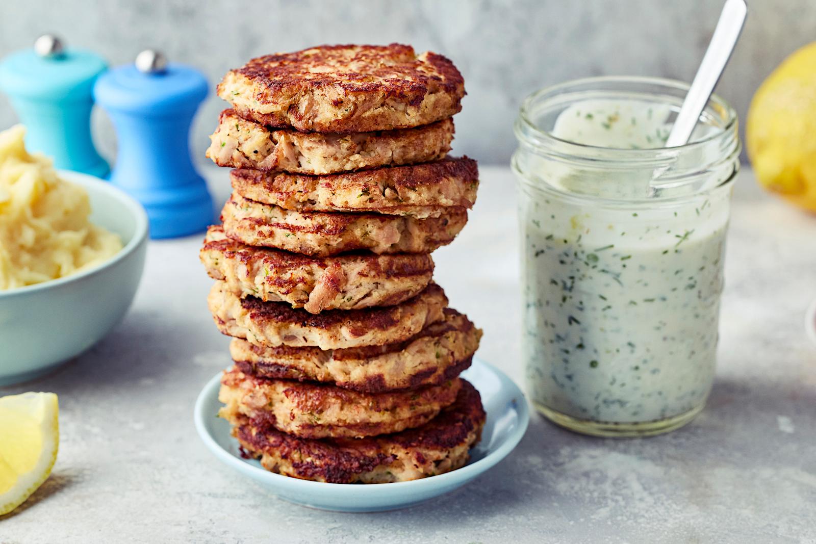 Helpot tonnikalapihvit ja tilli-kermaviilikastike