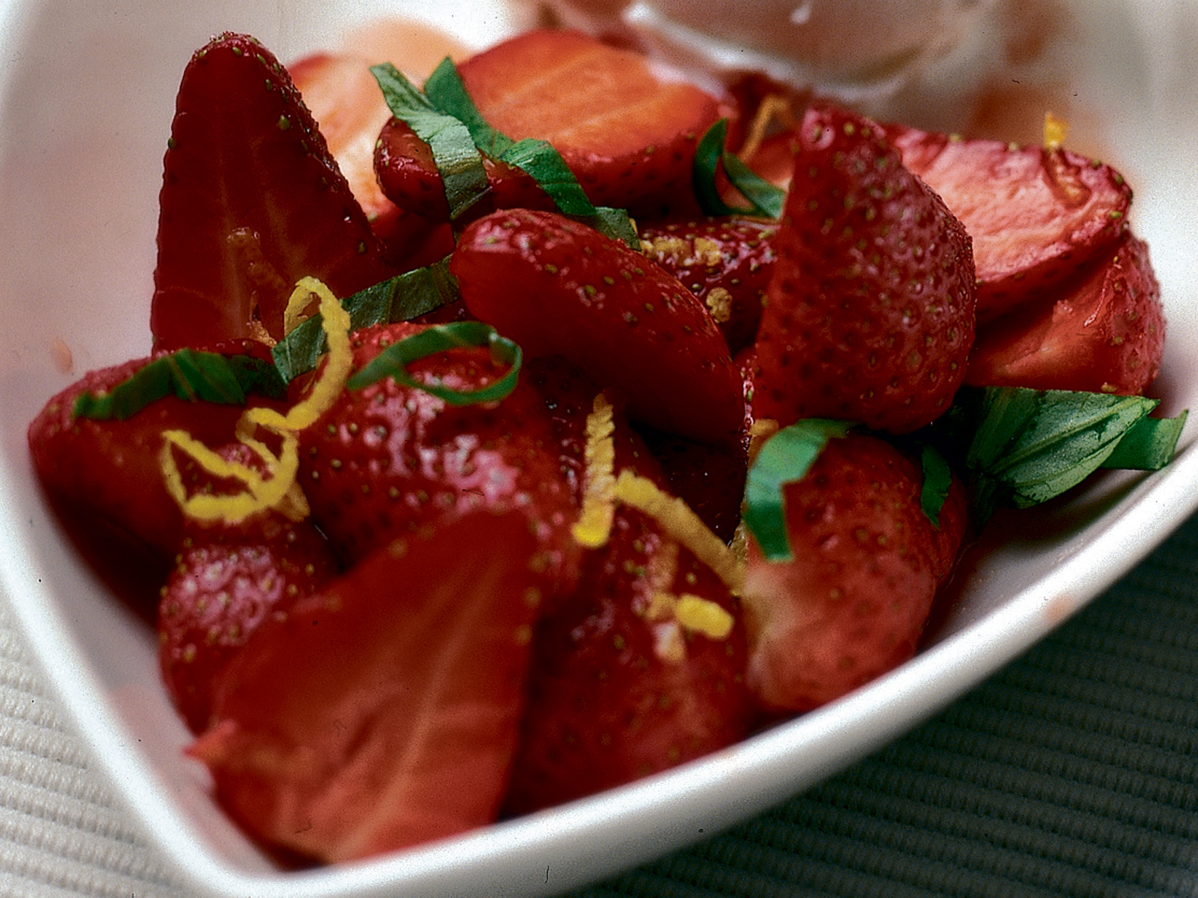 Sitrusmarinoidut mansikat