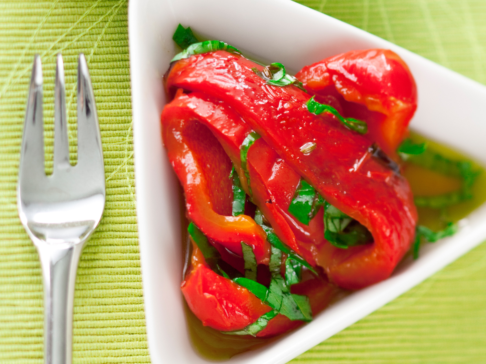 Marinoidut basilika-paprikat
