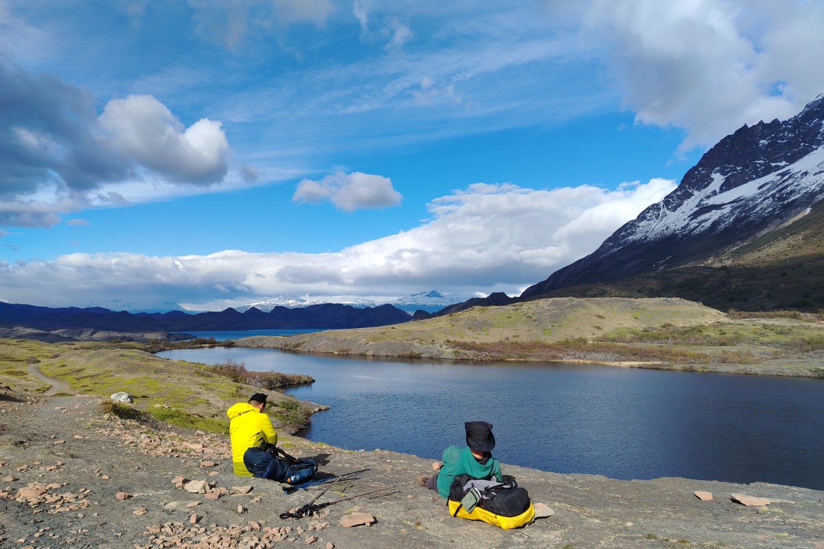 Soaking in the view of Lago Nordenskjöld (Photo: Nick Dall).