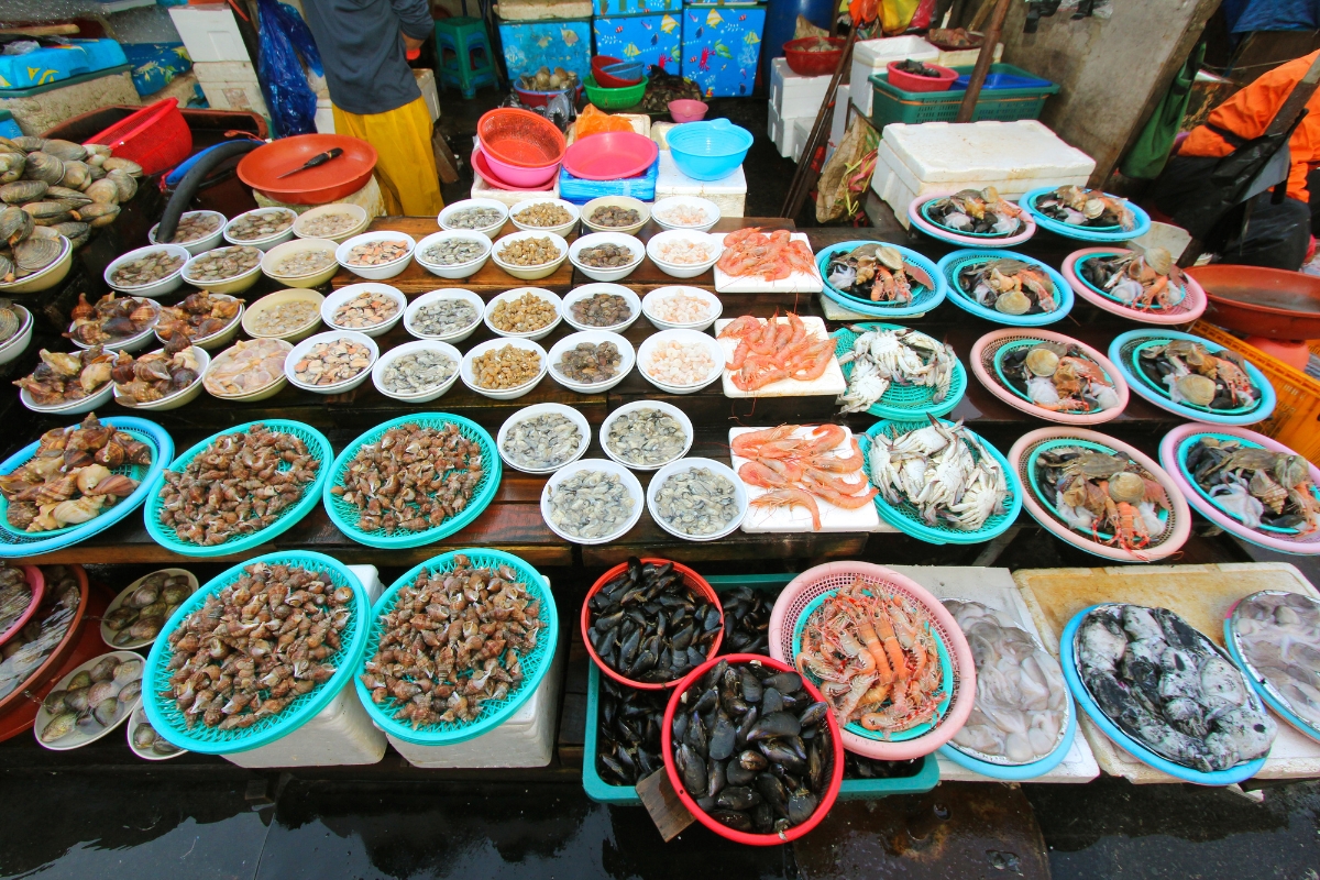 Jagalchi Fish Market offers fresh seafood from both vendors and restaurants