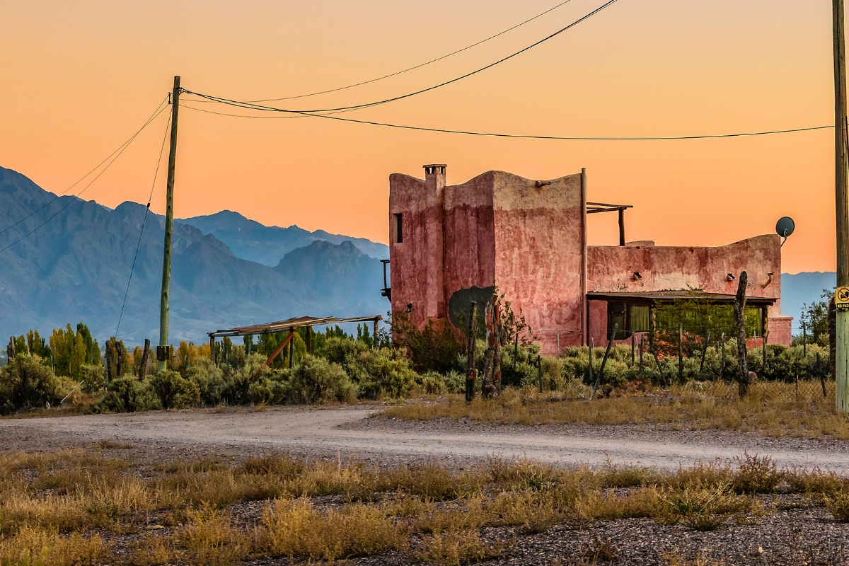 The rugged outskirts of Uspallata set the stage for a new chapter in Argentina’s wine story—where once-barren highland soils now yield Malbecs of world-class acclaim.