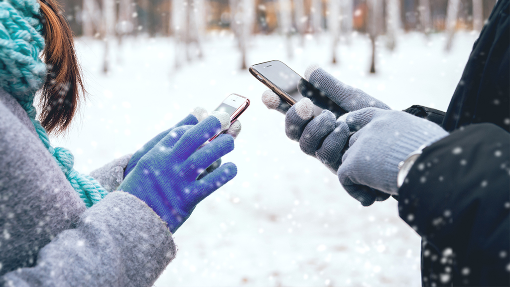 How to protect phone or tablet from cold