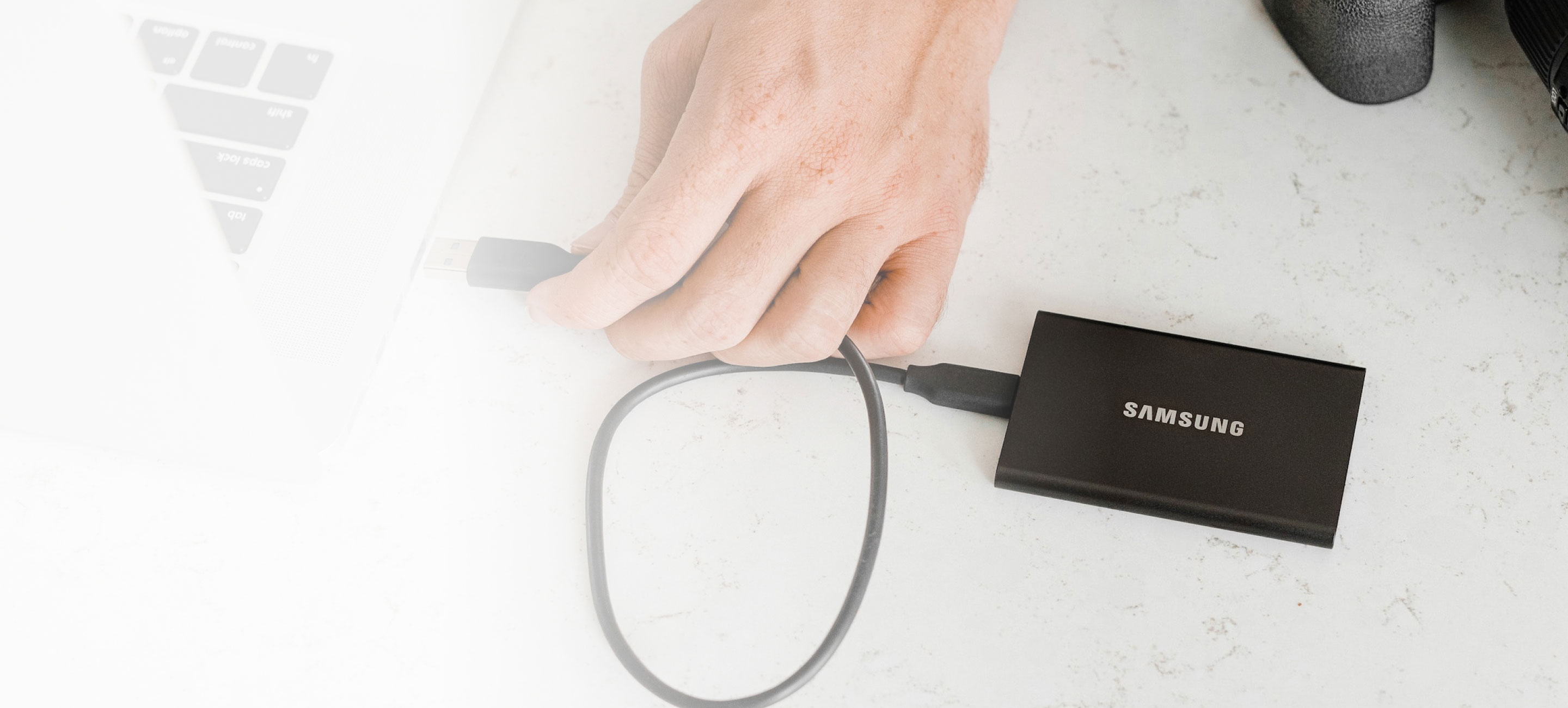 plug Samsung external hard drive into a laptop