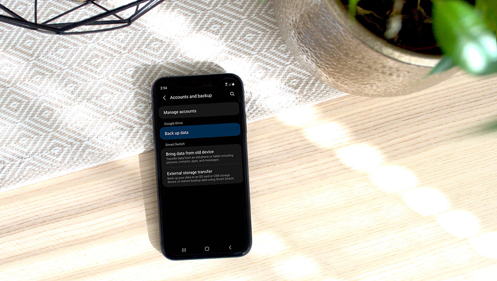 How to back up data on phone