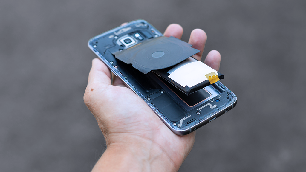 How to fix a swollen battery in your phone or laptop