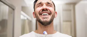Qu’est-ce que la parodontite ? Symptômes, causes et traitements article link
