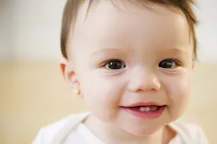Comment reconnaître la poussée dentaire et soulager bébé ? article link