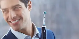 Les brosses à dents électriques éliminent plus de plaque dentaire que les brosses manuelles article link