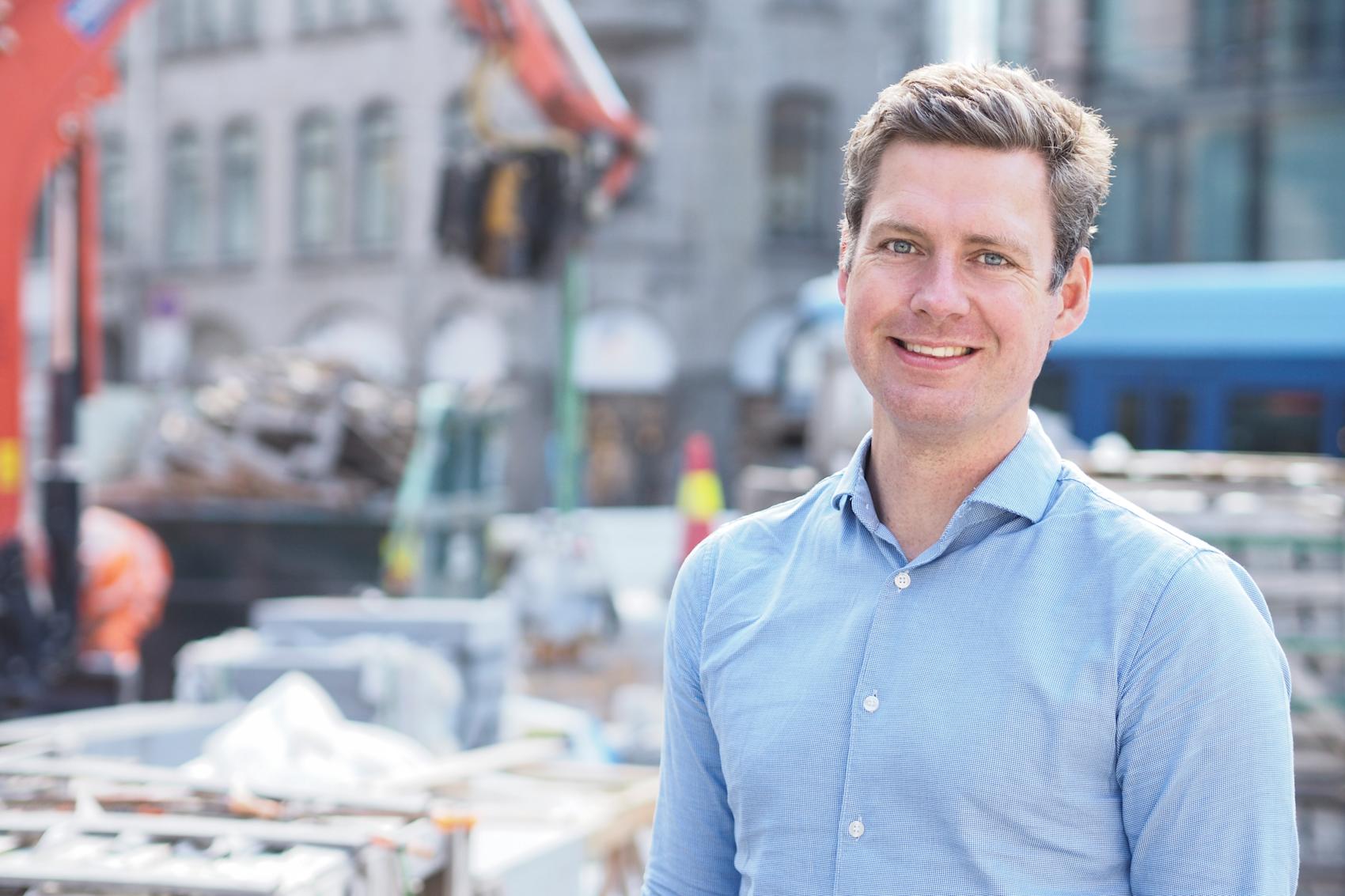 Jobbanalytiker og poduktdirektør i FINN Jobb, Christopher Ringvold, anbefaler utdanningsinstitusjoner å samarbeide tett med næringslivet for å sikre at studentene får med seg kunnskapen som arbeidsgiverne etterspør.. (Foto: Caroline Roka)