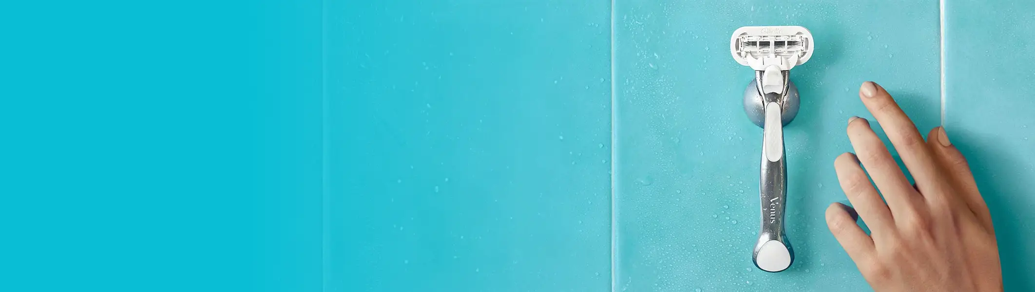 Explore our collection of women’s refillable razors for perfect shave in one stroke.