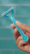 Blue colored Simply Venus 2 Disposable razor held in hand