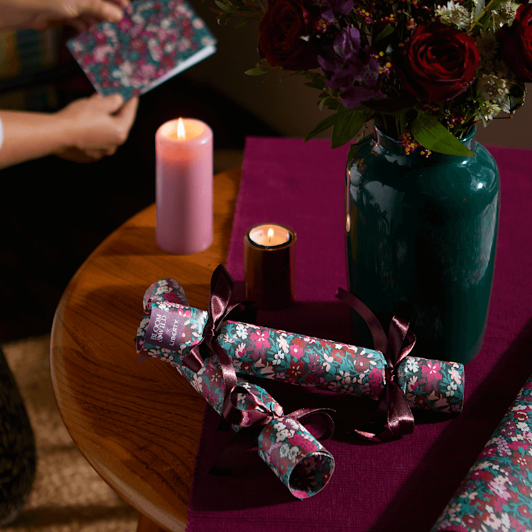 diy christmas crackes by bloom & wild