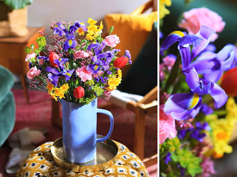 Ein Blumenstrauß voller frühlingshafter Blüten wie Tulpen, Narzissen und Schwertlilien.